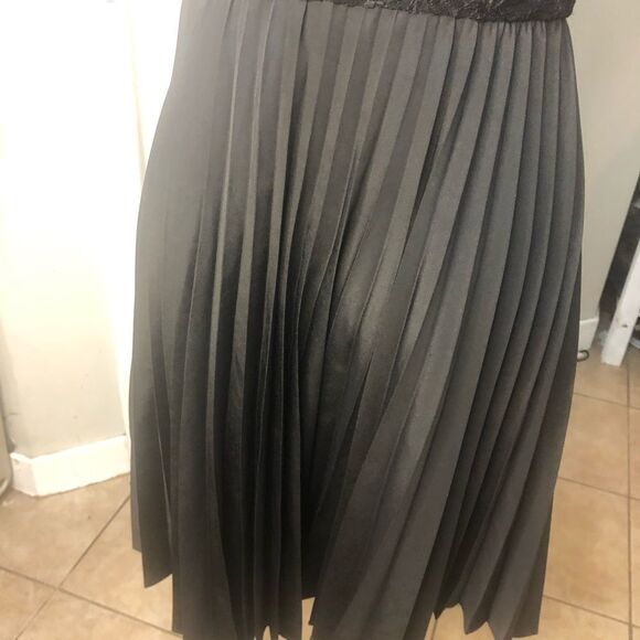 Bebe Lace Pleated Dress Size Medium - Picture 8 of 11